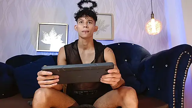 Snapshot of KamiSuarez chatting on November 8, 2025, 1:22 pm KamiSuarez online show from November 8, 2025, 1:22 pm