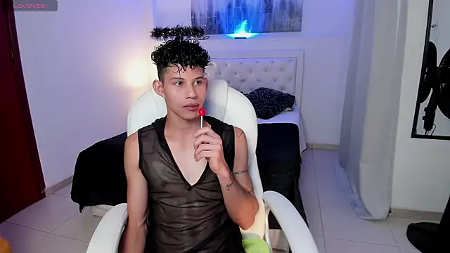 KamiSuarez online show from February 25, 2026, 6:39 pm