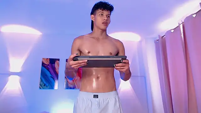 KamiSuarez online show from April 3, 2026, 7:23 pm