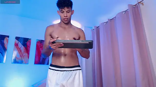 KamiSuarez online show from April 10, 2026, 6:12 pm