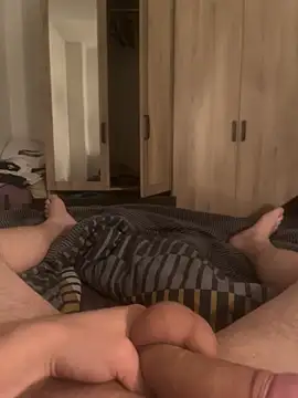 Snapshot of Secret954 chatting on November 9, 2025, 8:29 pm Secret954 online show from November 9, 2025, 8:29 pm