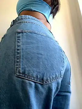 Catalina244 online show from January 10, 2026, 1:46 pm