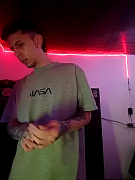 Snapshot of Aron_Jones_ chatting on November 9, 2025, 4:22 am Aron Jones online show from November 9, 2025, 4:22 am