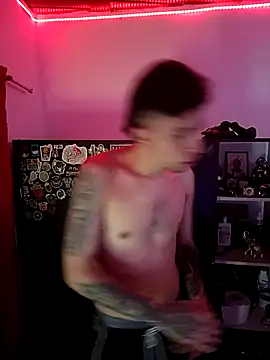 Snapshot of Aron_Jones_ chatting on November 11, 2025, 12:32 am Aron Jones online show from November 11, 2025, 12:32 am