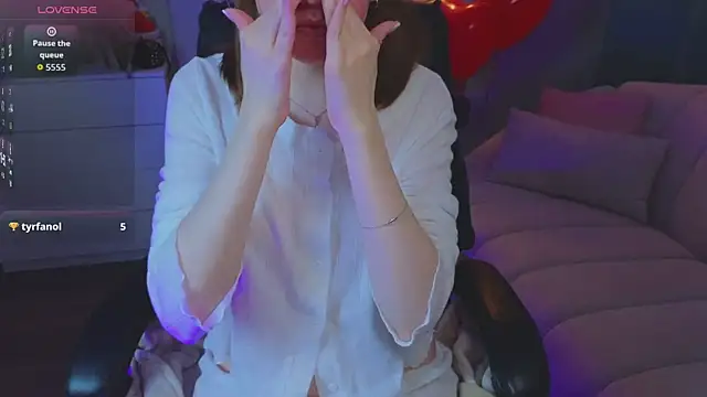 R I N A online show from March 28, 2026, 1:16 am