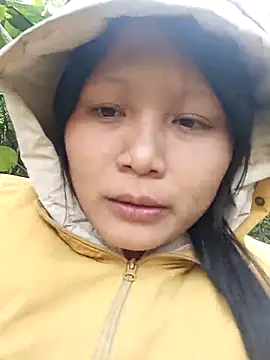 yoyo-mi online show from December 1, 2025, 2:27 am