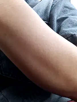 yoyo-mi online show from April 7, 2026, 3:29 am