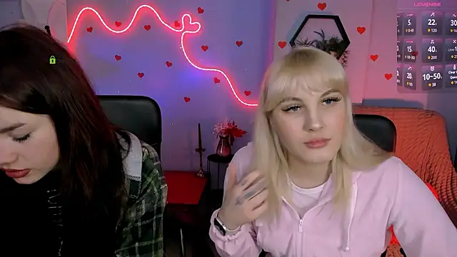 Snapshot of isabel_wave chatting on February 9, 2026, 8:35 pm isabel wave online show from February 9, 2026, 8:35 pm