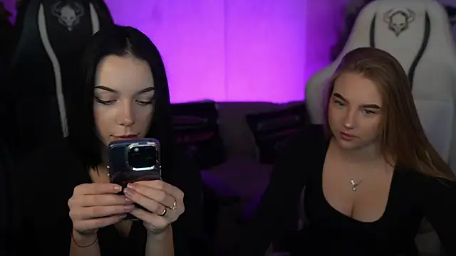 Snapshot of Ariella_Star chatting on November 27, 2025, 8:27 am Ariella Star online show from November 27, 2025, 8:27 am