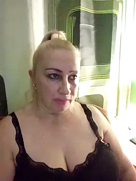 Esenia505 online show from December 1, 2025, 4:45 pm