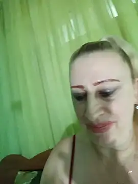 Snapshot of Esenia505 chatting on June 29, 2026, 12:27 pm Esenia505 online show from June 29, 2026, 12:27 pm