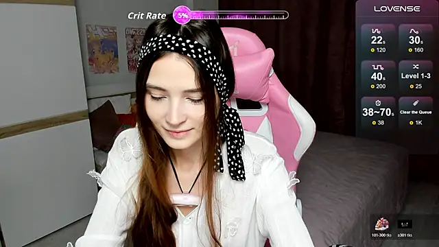 Hana Flo  online show from December 3, 2025, 1:42 pm