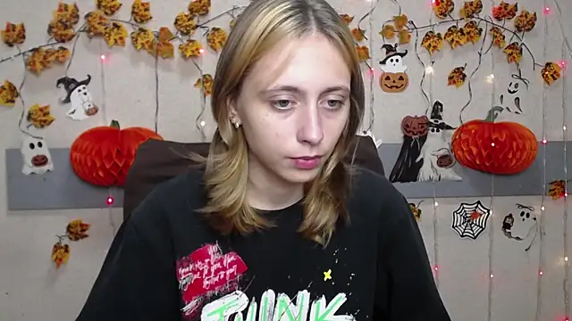 Snapshot of TracyLll chatting on November 10, 2025, 11:53 am TracyLll online show from November 10, 2025, 11:53 am