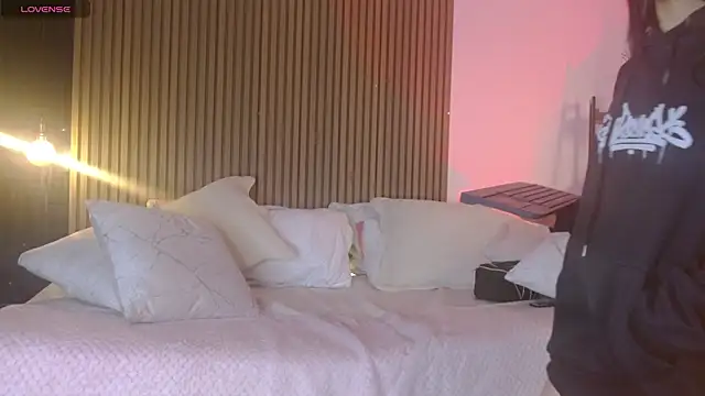 Snapshot of Skay_bluee chatting on October 29, 2025, 1:24 pm Skay bluee online show from October 29, 2025, 1:24 pm