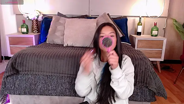 Snapshot of Skay_bluee chatting on November 11, 2025, 1:22 pm Skay bluee online show from November 11, 2025, 1:22 pm