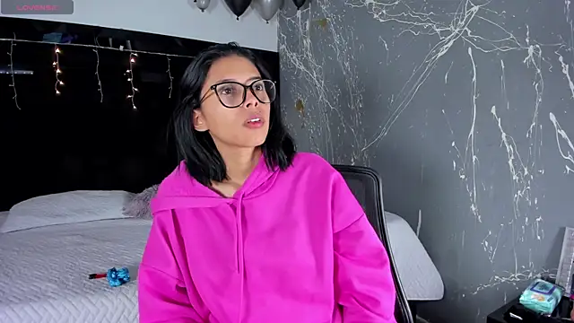 LilithLuxorr online show from December 4, 2025, 1:31 pm