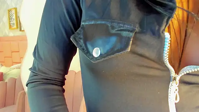 Snapshot of hhanna_cooper chatting on November 12, 2025, 11:43 am hhanna cooper online show from November 12, 2025, 11:43 am