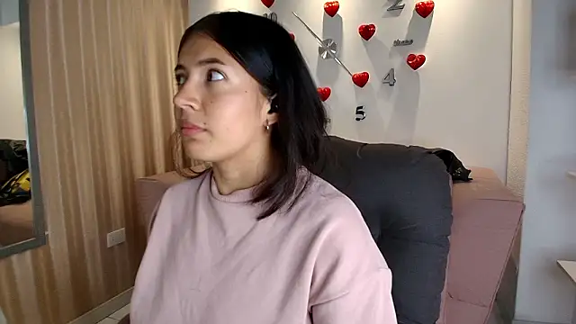 KamyGlam online show from March 3, 2026, 8:04 pm