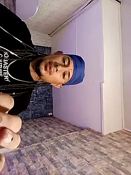 Snapshot of mathiussx chatting on November 5, 2025, 12:38 pm mathiussx online show from November 5, 2025, 12:38 pm