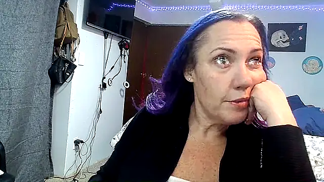 Snapshot of kristallic chatting on December 17, 2025, 9:26 am kristallic online show from December 17, 2025, 9:26 am