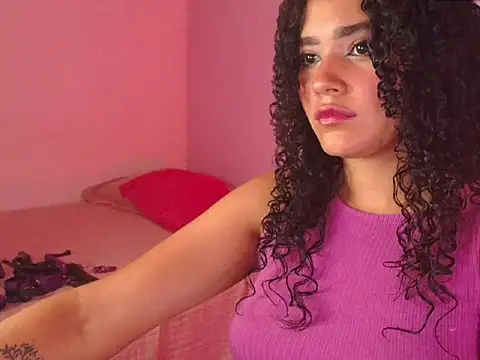 Aprilsweet2005 online show from November 11, 2025, 5:02 pm