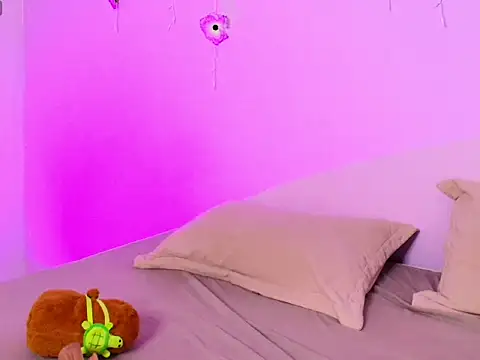 Aprilsweet2005 online show from January 14, 2026, 2:01 pm