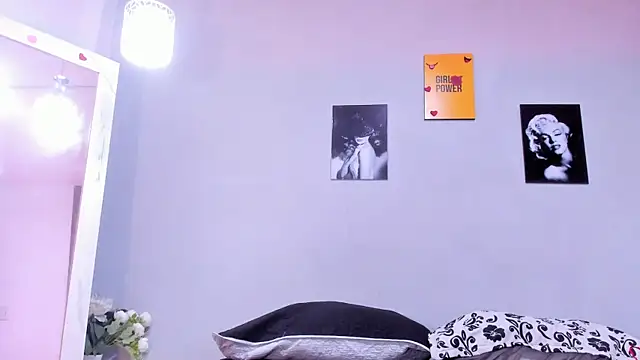 sexynova 93 online show from April 11, 2026, 12:20 pm