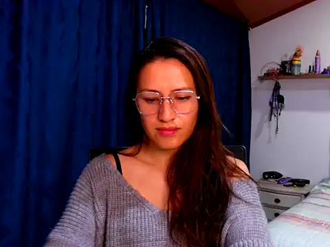 KendallTwisTx online show from December 1, 2025, 3:55 am