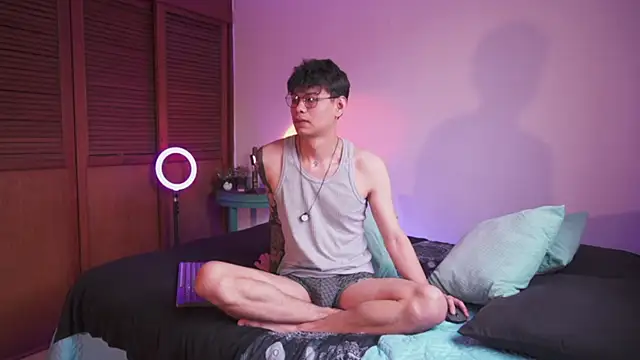 estmonnn online show from February 12, 2026, 9:54 pm