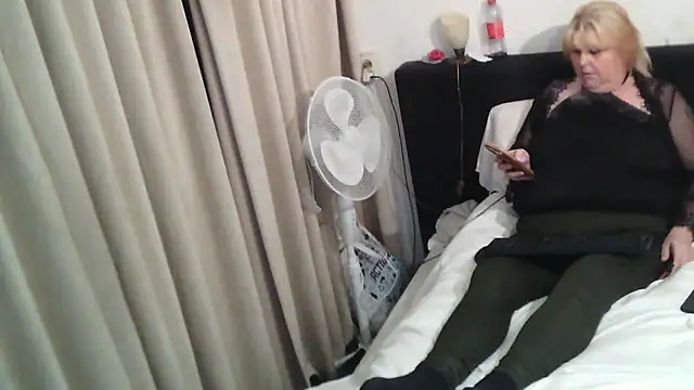 Sylviastar46 online show from December 18, 2025, 6:47 pm