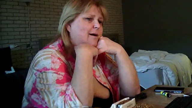 Sylviastar46 online show from April 3, 2026, 4:27 pm