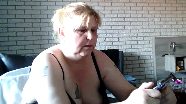 Sylviastar46 online show from April 9, 2026, 8:42 am