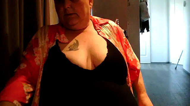 Snapshot of Sylviastar46 chatting on June 4, 2026, 6:36 pm Sylviastar46 online show from June 4, 2026, 6:36 pm