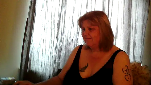 Snapshot of Sylviastar46 chatting on June 10, 2026, 3:33 pm Sylviastar46 online show from June 10, 2026, 3:33 pm