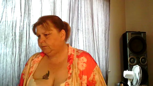 Snapshot of Sylviastar46 chatting on June 14, 2026, 8:05 am Sylviastar46 online show from June 14, 2026, 8:05 am