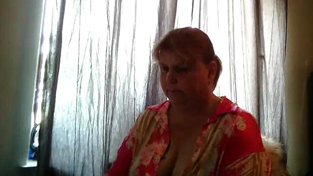 Snapshot of Sylviastar46 chatting on June 16, 2026, 7:22 am Sylviastar46 online show from June 16, 2026, 7:22 am