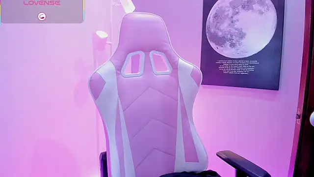 Snapshot of KaylaPrince_ chatting on November 6, 2025, 12:39 pm KaylaPrince online show from November 6, 2025, 12:39 pm