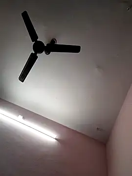 pujapujarrrr online show from December 16, 2025, 5:34 am