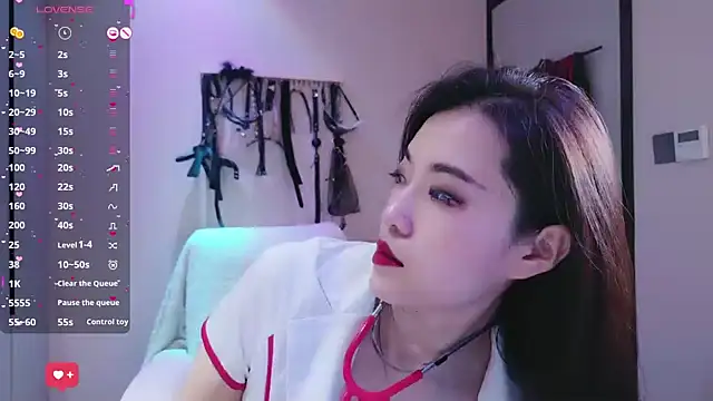 Snapshot of KISS-KISSME chatting on December 20, 2025, 8:32 am KISS-KISSME online show from December 20, 2025, 8:32 am