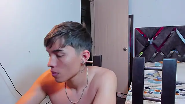 Snapshot of MollyandFher chatting on November 24, 2025, 2:22 am MollyandFher online show from November 24, 2025, 2:22 am