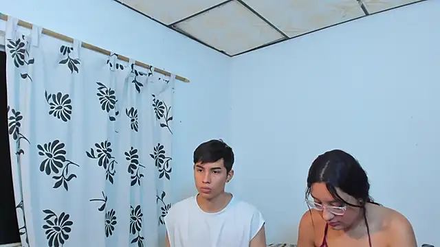 Snapshot of MollyandFher chatting on December 18, 2025, 10:16 pm MollyandFher online show from December 18, 2025, 10:16 pm