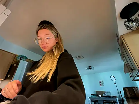 Snapshot of hatgirlsolo chatting on November 29, 2025, 6:00 pm hatgirlsolo online show from November 29, 2025, 6:00 pm