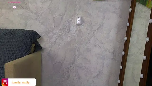 Snapshot of Lovelly_molly1 chatting on December 18, 2025, 5:52 pm Lovelly molly1 online show from December 18, 2025, 5:52 pm
