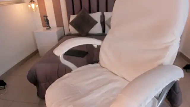 Snapshot of Celene_Queen chatting on November 7, 2025, 1:00 pm Celene Queen online show from November 7, 2025, 1:00 pm