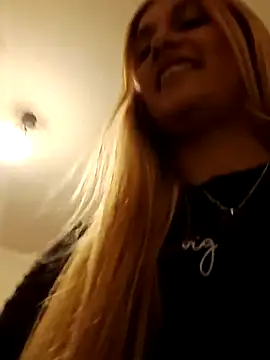 Snapshot of larubia_arg chatting on November 17, 2025, 2:39 am larubia arg online show from November 17, 2025, 2:39 am