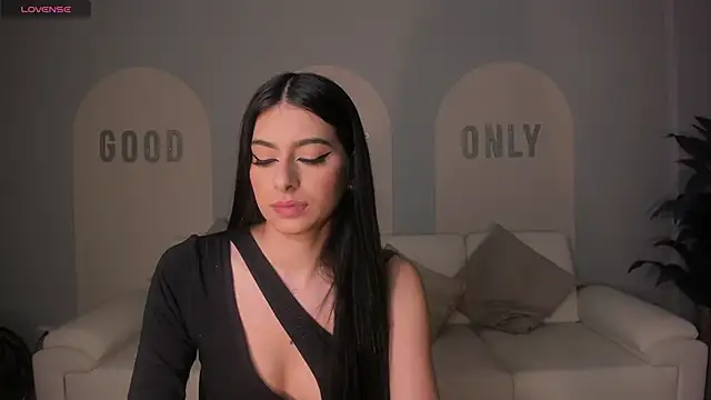 BellaConnorX online show from November 18, 2025, 3:45 am