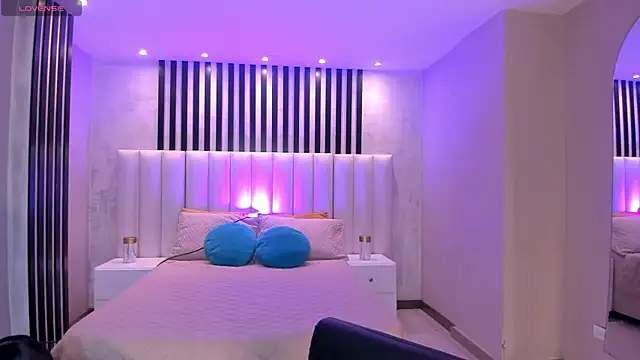 BellaConnorX online show from April 16, 2026, 4:13 am