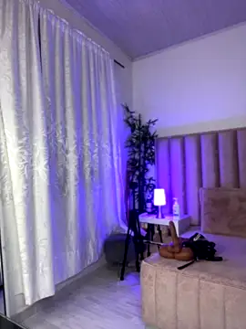 Natural BIGASS Nina online show from December 5, 2025, 11:30 am