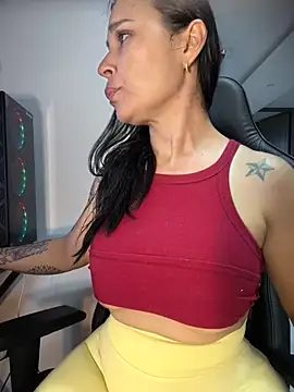 Snapshot of Natural_BIGASS_Nina chatting on June 9, 2026, 10:10 pm Natural BIGASS Nina online show from June 9, 2026, 10:10 pm