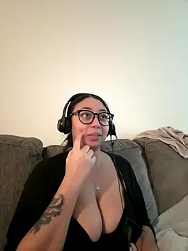 minha baby online show from December 13, 2025, 10:04 pm